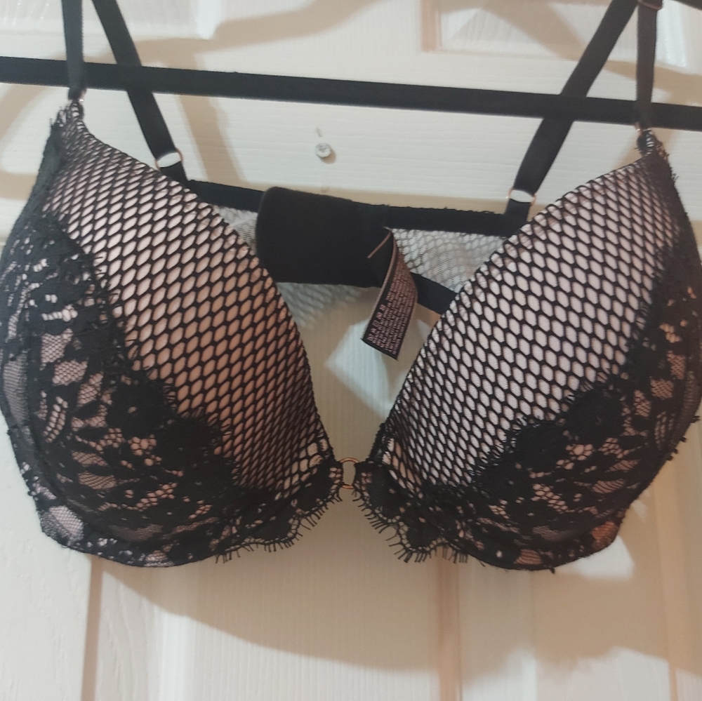 NWOT Victoria Secret push up bra!